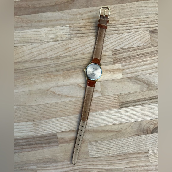 Timex Indiglo Ladies Watch Genuine Leather Strap White Dial Gold Case - Picture 9 of 12